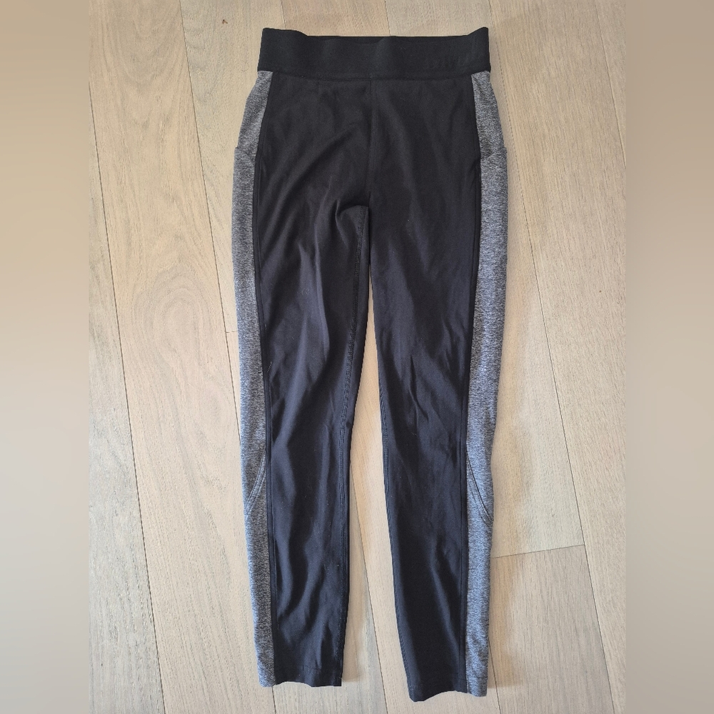Women's Black and Gray Lulu pants size 6